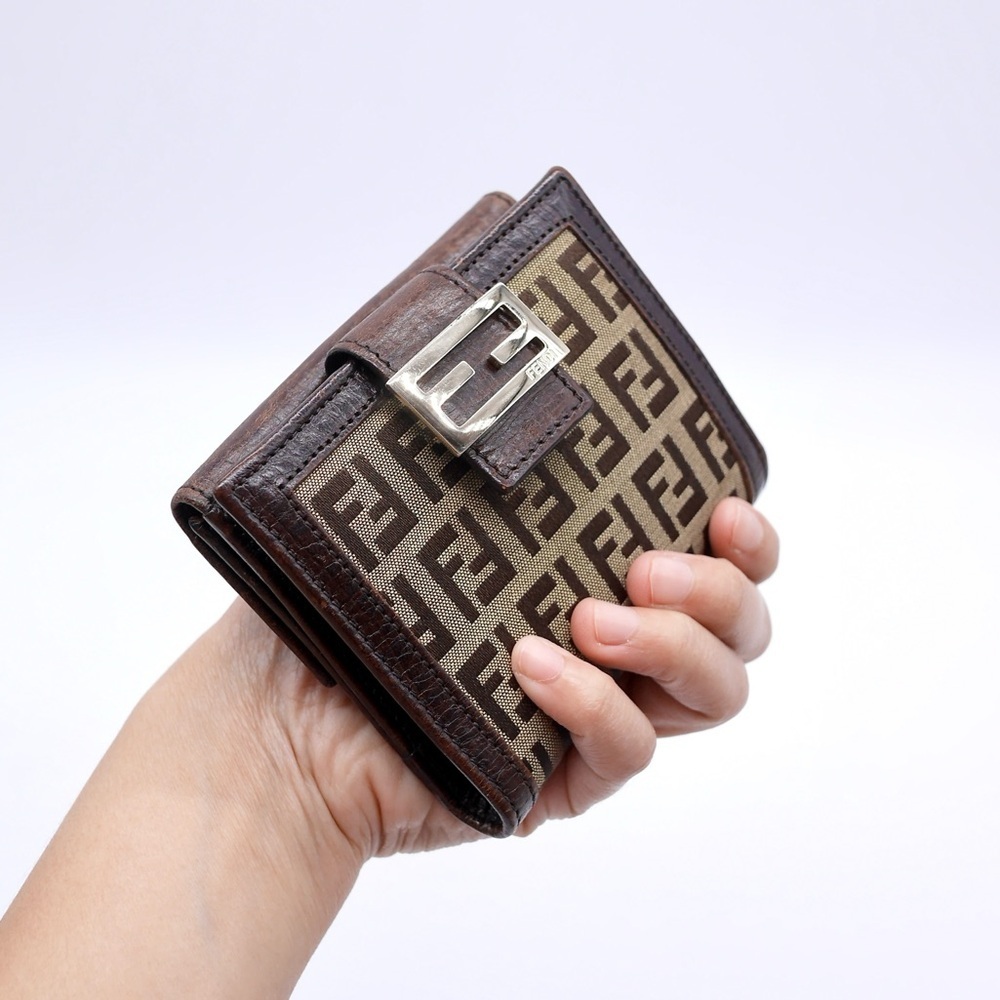 🍓FENDI Zucca Compact Wallet - Picture 8 of 8